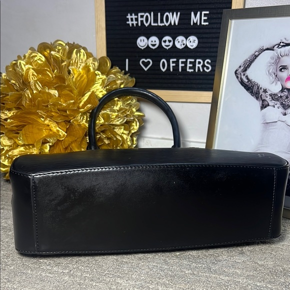 Louis Vuitton Epi Jasmin Handbag - Picture 10 of 10